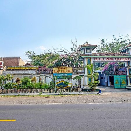 Spot On 91694 Hotel Rama Chandra Temanggung Exterior foto
