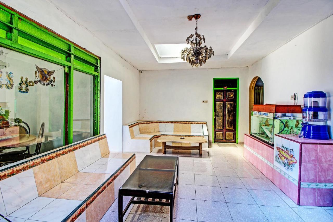 Spot On 91694 Hotel Rama Chandra Temanggung Exterior foto