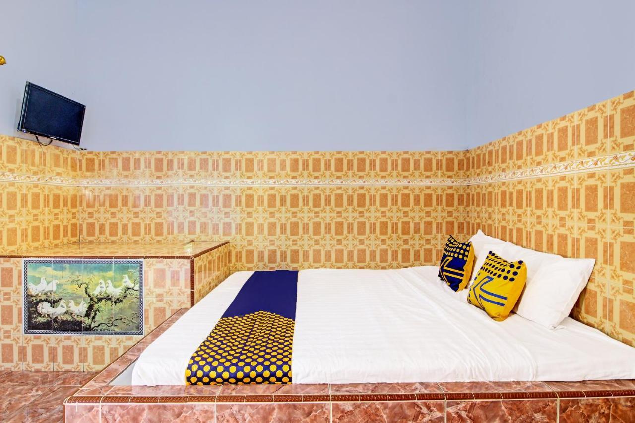 Spot On 91694 Hotel Rama Chandra Temanggung Exterior foto